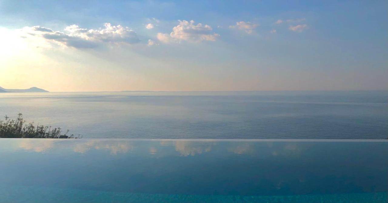 Kuro Beach House - Oceanfront Luxury & 25M Pool Achlia Exterior photo