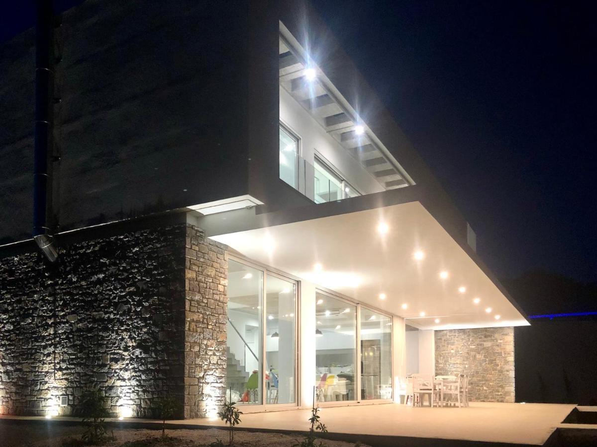 Kuro Beach House - Oceanfront Luxury & 25M Pool Achlia Exterior photo