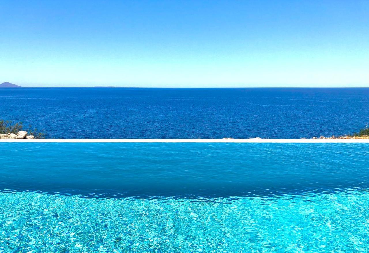 Kuro Beach House - Oceanfront Luxury & 25M Pool Achlia Exterior photo